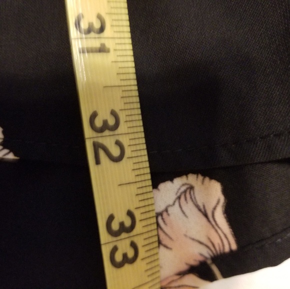 Last 1  Black floral ruffled wrap dress - Picture 6 of 6